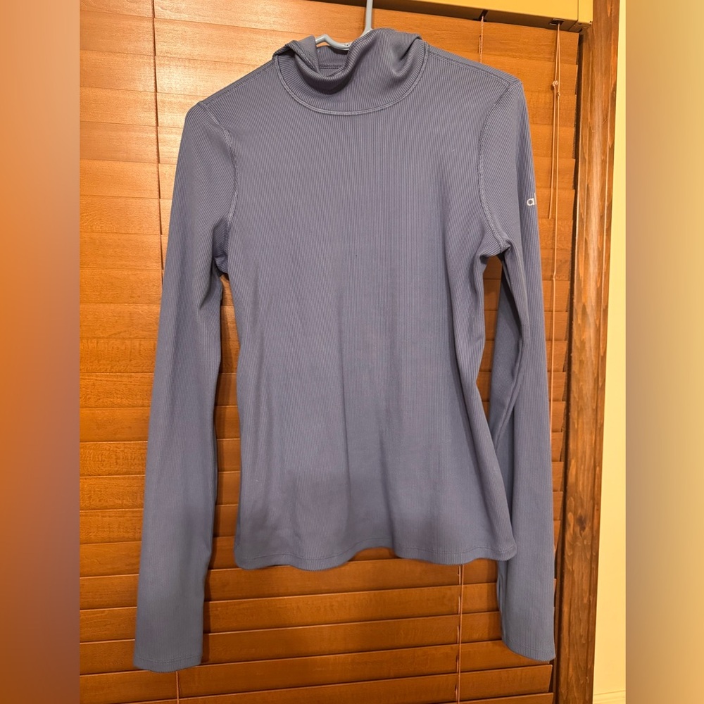 ALO Yoga Women's Long Sleeve Top in Blue